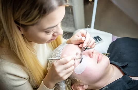 Eyelash Extensions in Dubai 